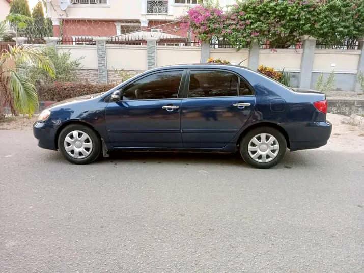 A picture of Toyota Corolla 04