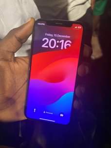 A picture of Iphone xs gb 256 insuzwa bh 80 ios 17 2