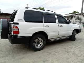 A picture of TOYOTA CRUISER YEAR 2007 ENG 1HZ LOCATION DAR ES SALAAM