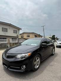 A picture of Foreign Used 2013 Toyota Camry SE 2022 entry OLD ENTRY