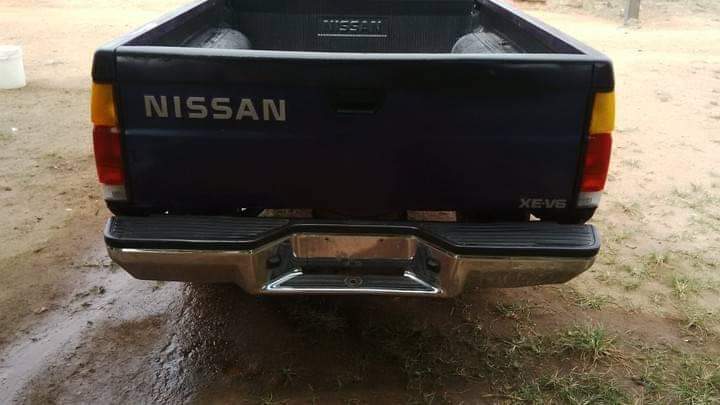A picture of 2000 Nissan pathfinder pickup