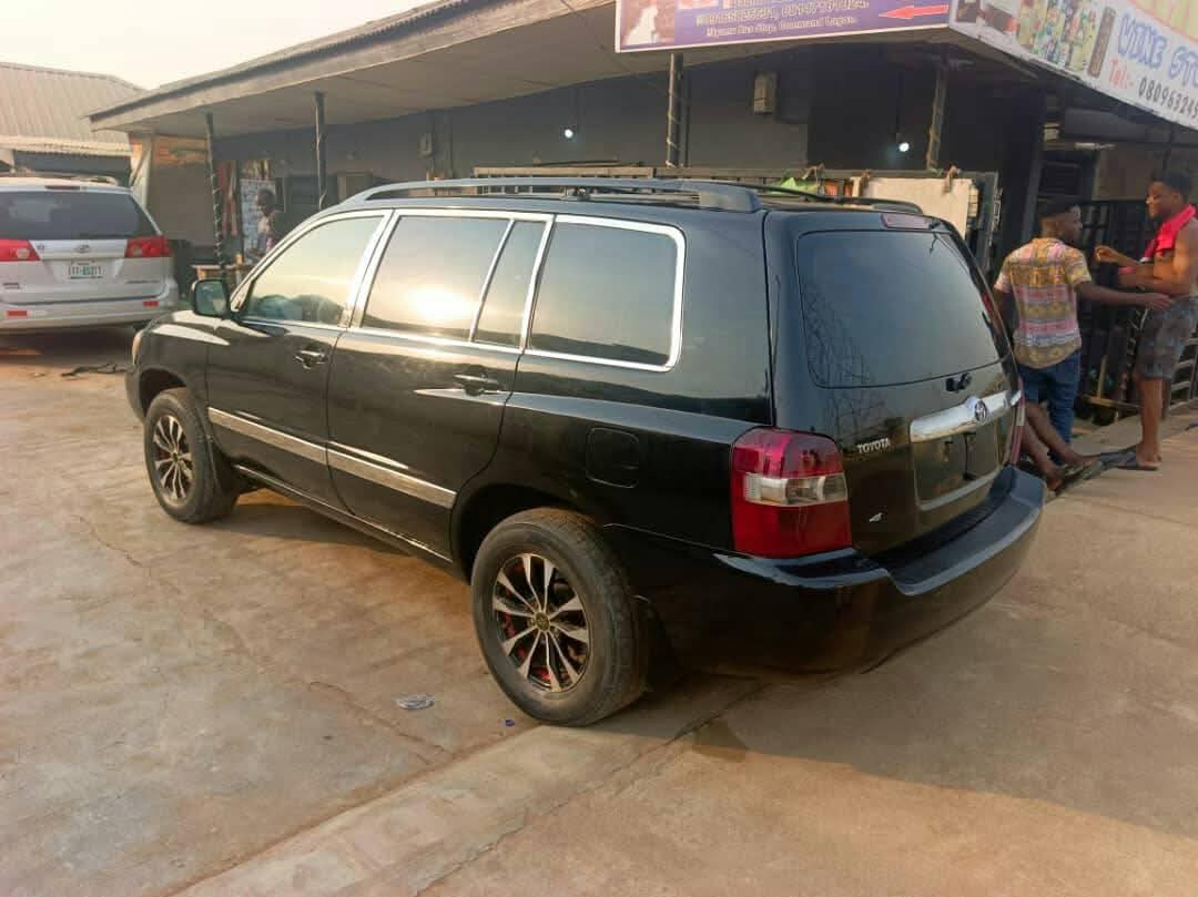 A picture of 2004 Toyota highlander