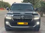 A picture of V8 200 series 85milion Petrol 4 8 Gari iko vizuri