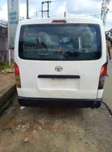 A picture of Toyota hummer 1 bus diesel engine