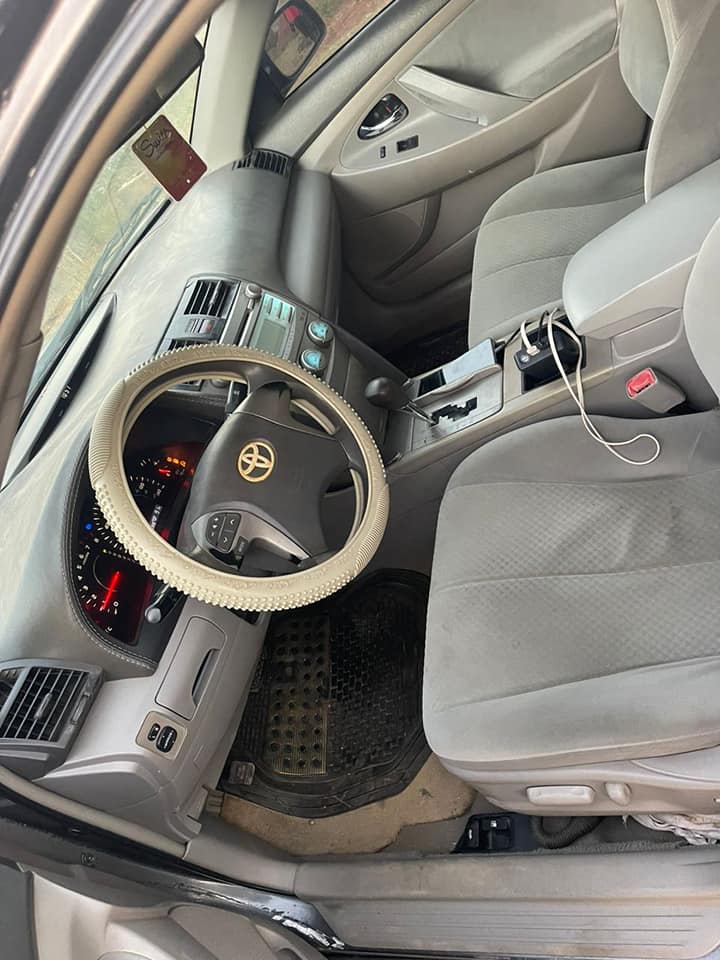 A picture of Neatly used 08 Toyota Camry v4