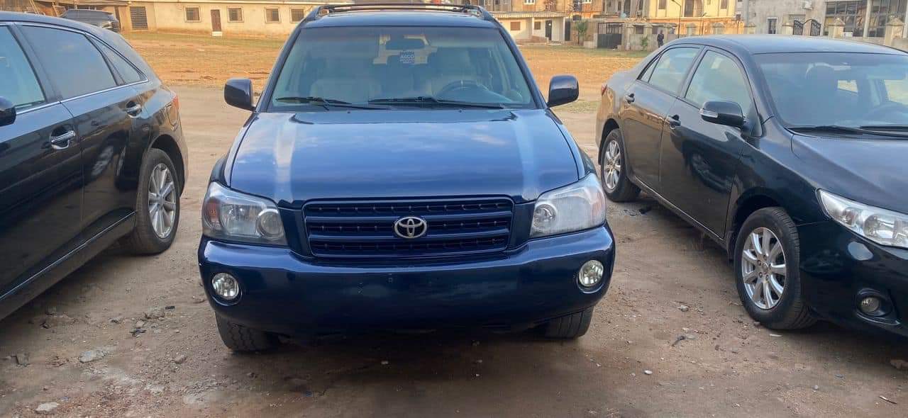 A picture of Tokunbo standard Highlander Clean in and out Buy and drive