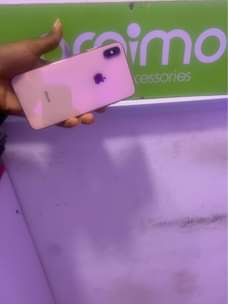 A picture of iPhone XS max