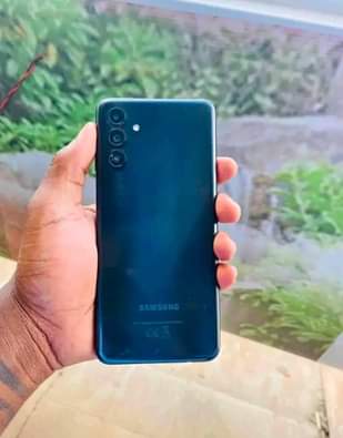 A picture of Samsung a04s