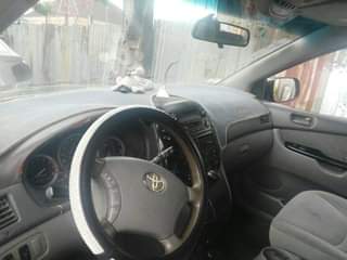 A picture of 2005 Toyota Siena