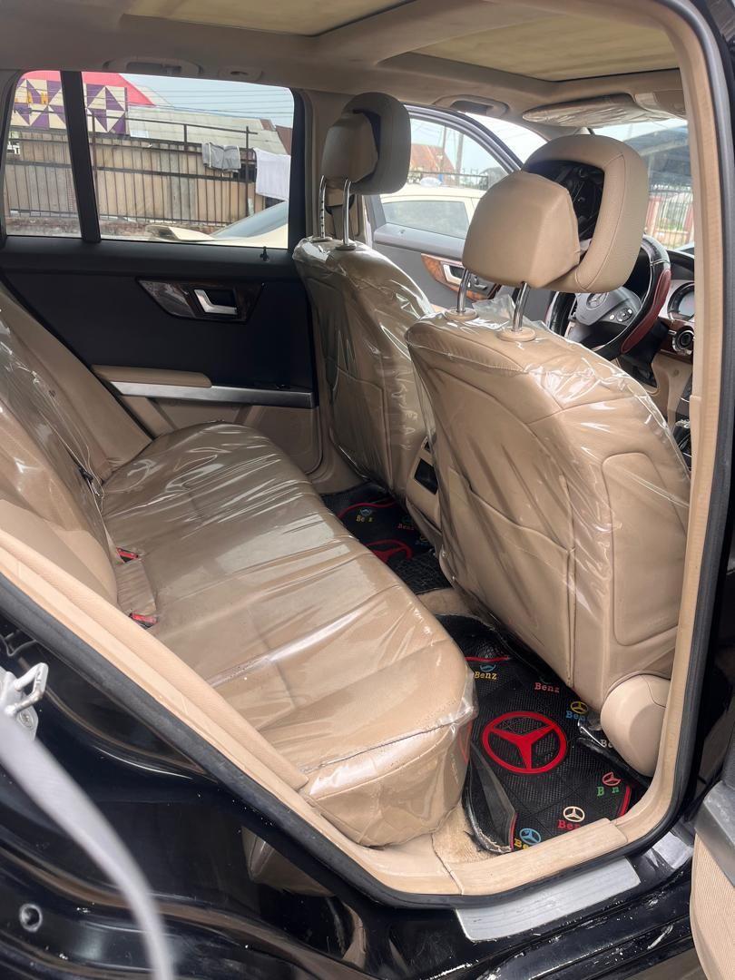 A picture of 2010 Mercedes Benz glk350