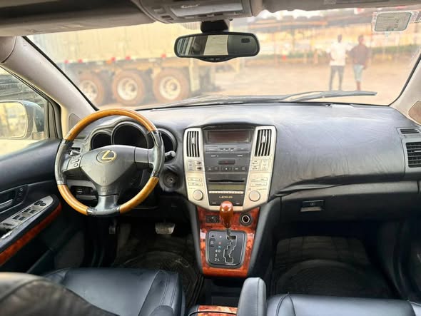 A picture of Lexus RX 330 05