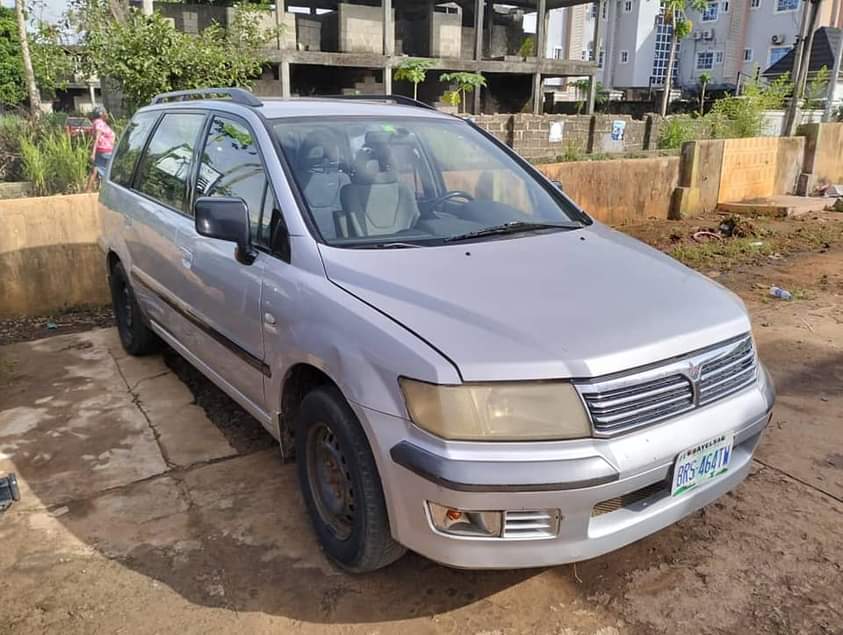 A picture of Mitsubishi Space Wagon 2002 Model