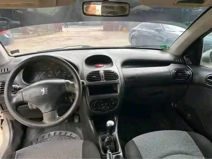 A picture of Peugeot 206