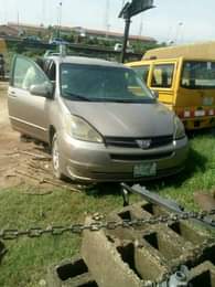 A picture of Toyota Sienna 2005 Only AC need attention Price 2 250