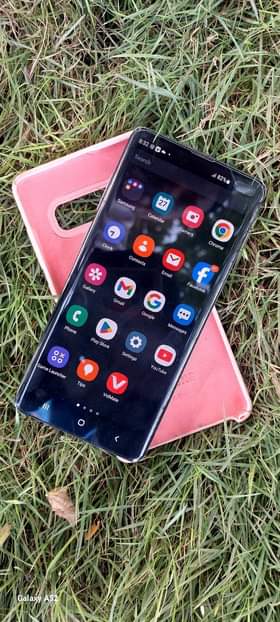 A picture of Samsung s10 plus