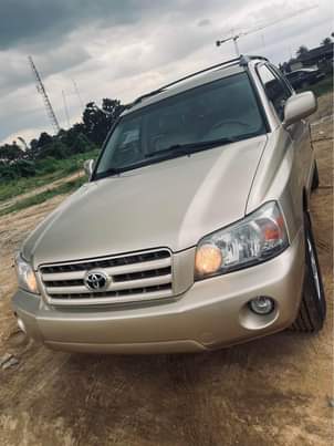 A picture of Toyota highlander 2005 model