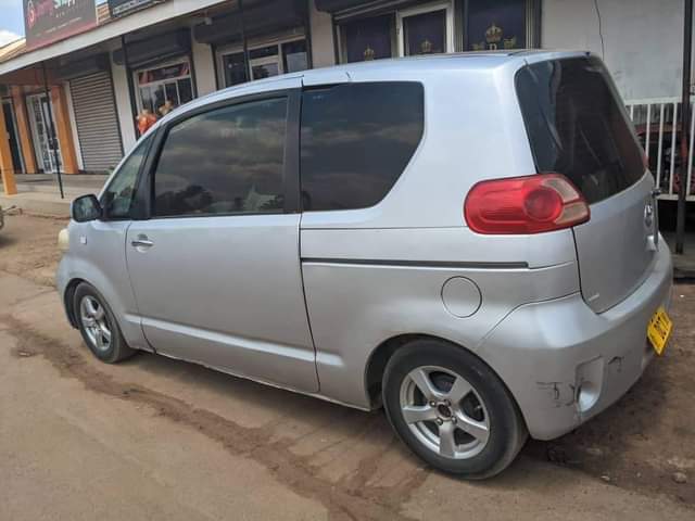 A picture of 2005 Toyota Porte 5500000