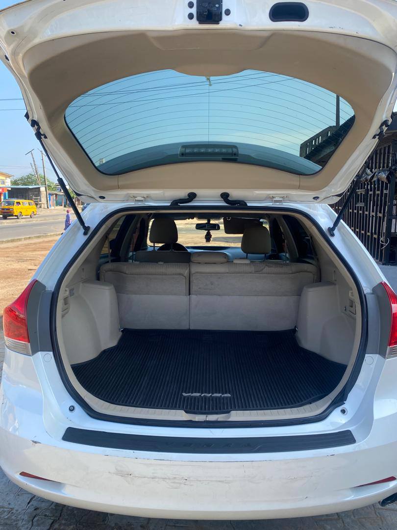 A picture of  foreign used tokunbo Toyota venza 2012 model. 15.7m