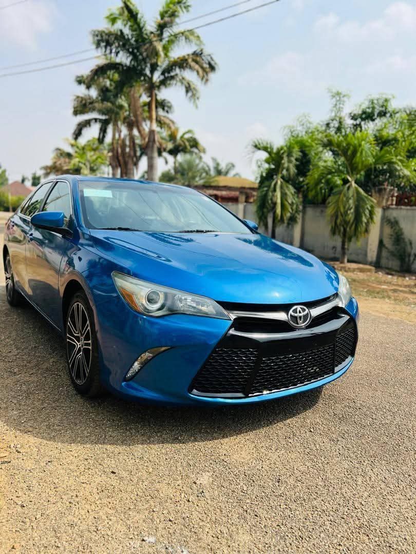 A picture of 2016 Toyota camry se