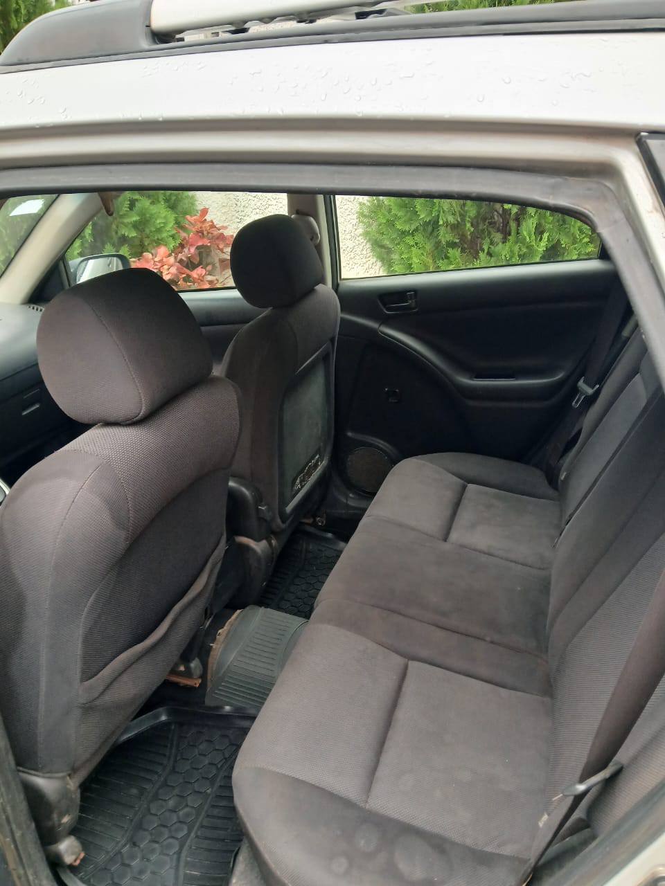 A picture of Belgium standard Pontiac vibe 2004