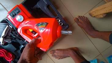 A picture of Electric car jack for sale with complete accessories