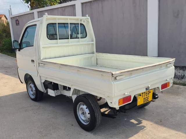 A picture of SUZUKI CARRY