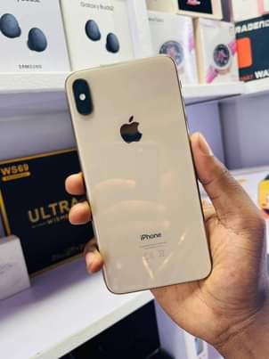 A picture of Dubai used iPhone s