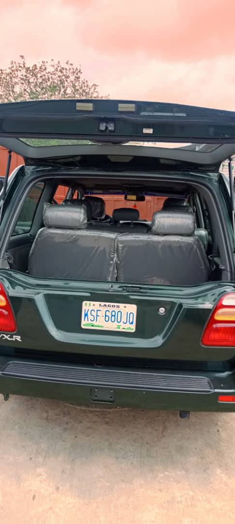 A picture of 2003 Toyota Landcruiser prado.