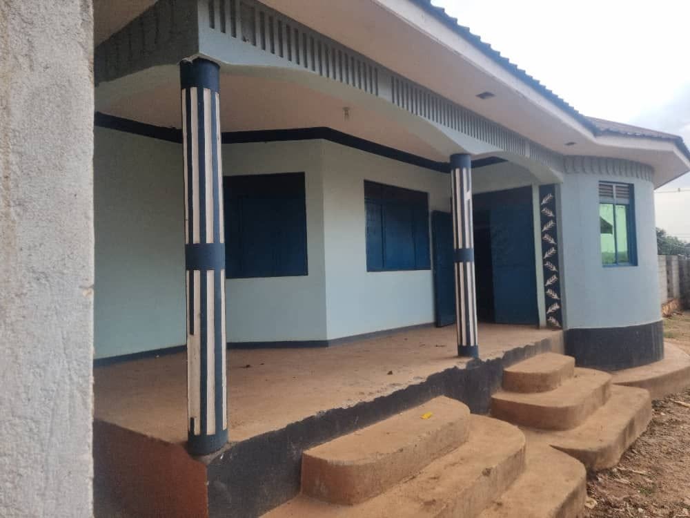 A picture of 3 BEDROOM HOUSE WITH 3 DOUBLE RENTAL UNITS BOYS QUARTERS