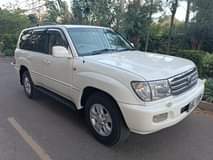 A picture of Toyota Landcruiser HDJ100 series 2003 4700cc auto petrol