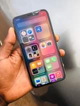 A picture of Apple iPhone X 64Gb slight crack on screen at 550k