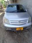 A picture of Toyota ist gar ilipata ajari inauzwa kma ilivo na engine