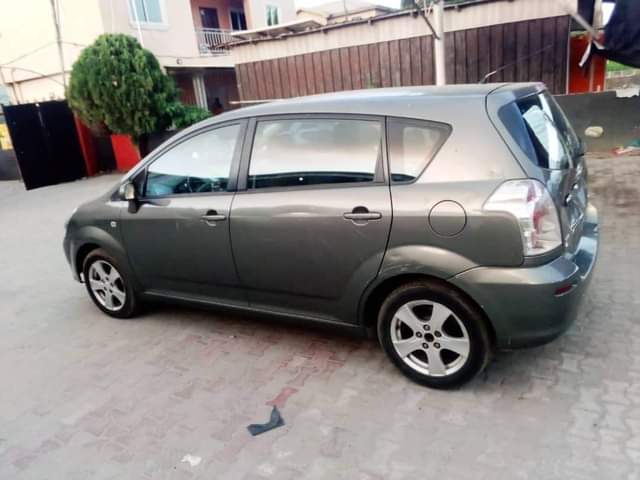 A picture of 2003 Toyota Corolla verso Corolla verso Verso
