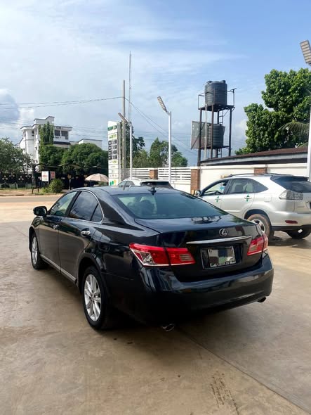 A picture of 2010 Es350 lexus