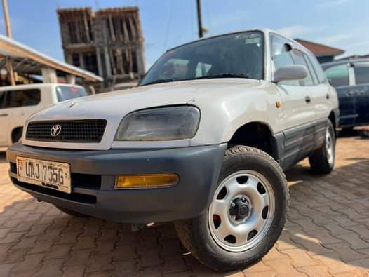 A picture of Toyota RAV4 8m call 0751440405