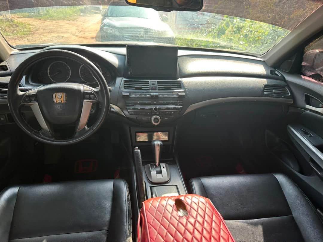 A picture of Honda accord v6