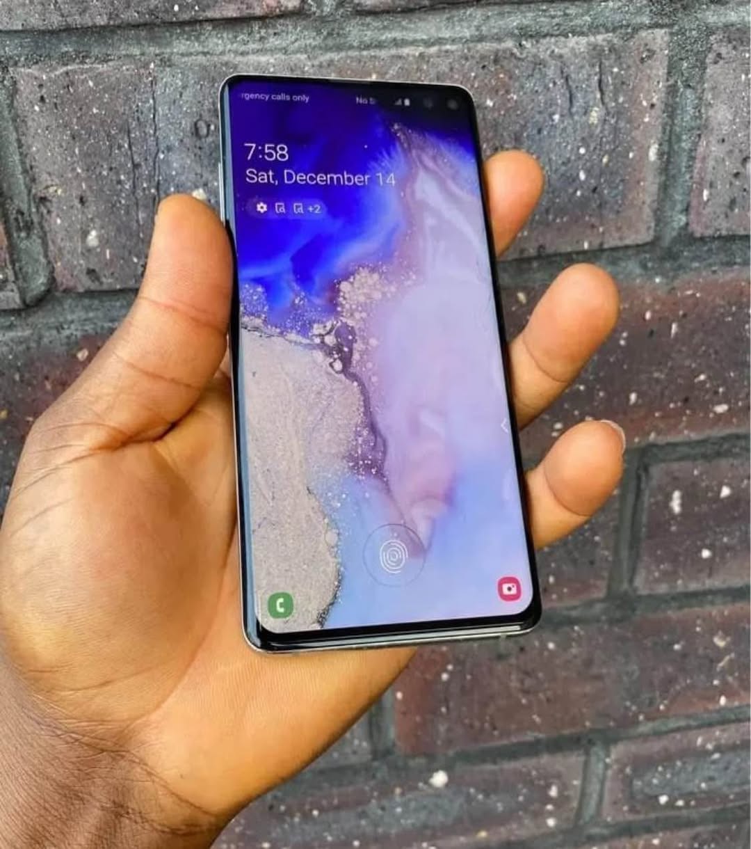 A picture of Samsung S10 plus