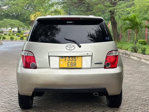 A picture of TOYOTA IST