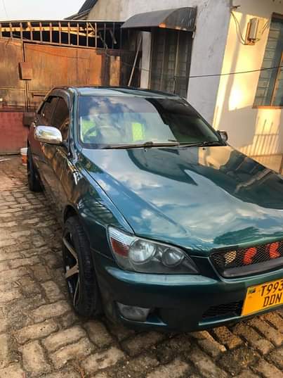 A picture of Altezza Lexus Sports Manually 7Gear 6Cylinder Engine beams 2000 cc1980