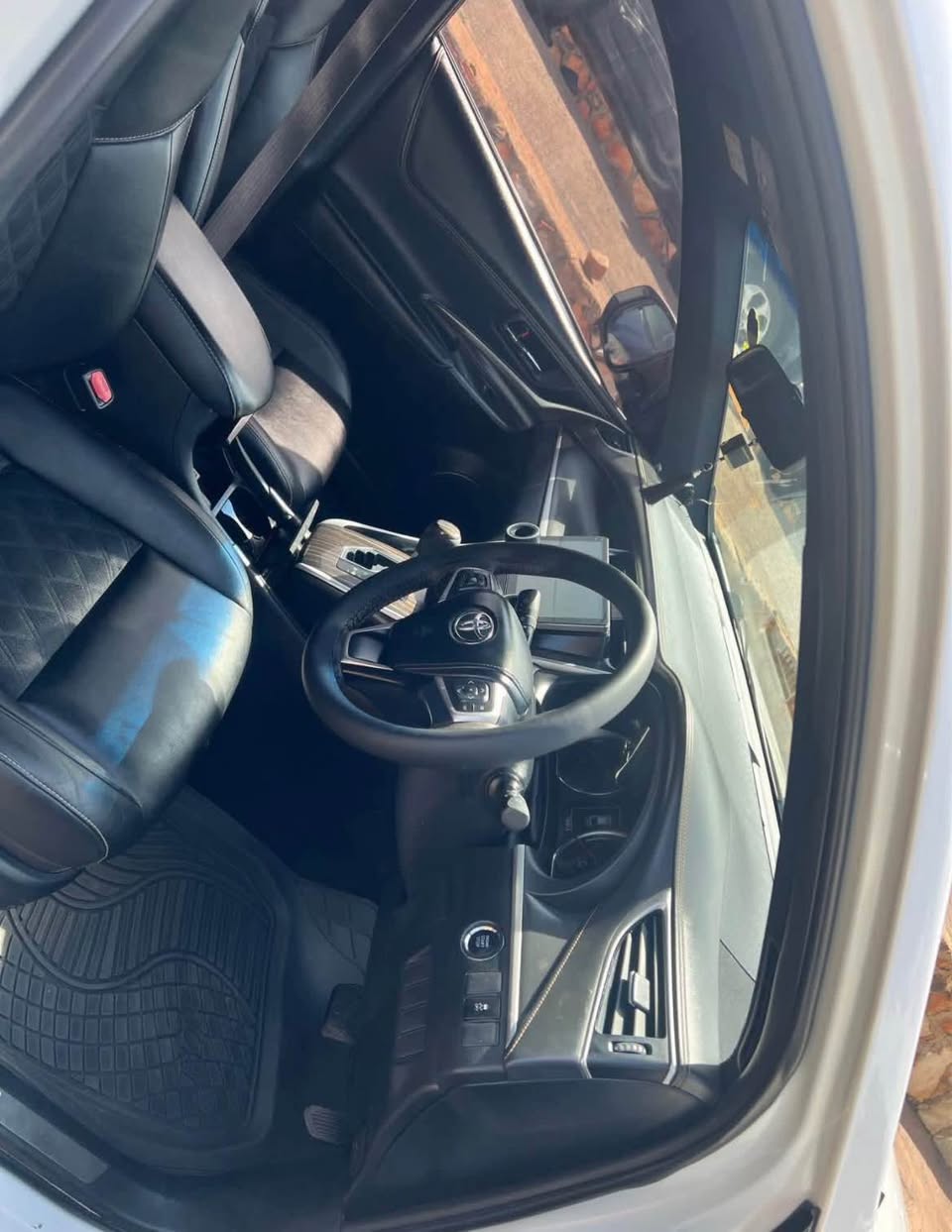 A picture of Toyota Harrier0765424123 0709446672