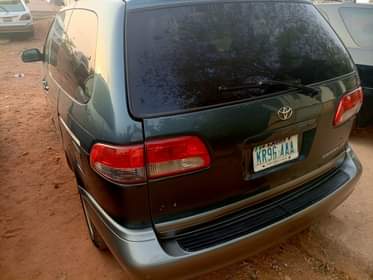 A picture of Neatly used sienna 2002 neatly used camry 02 with good