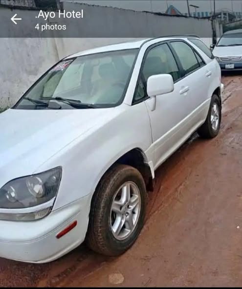 A picture of Lexus Rx 300