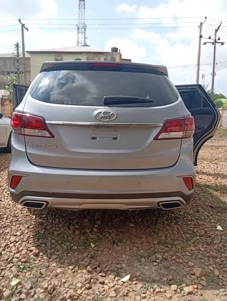 A picture of 2017 Hyundai santa fe
