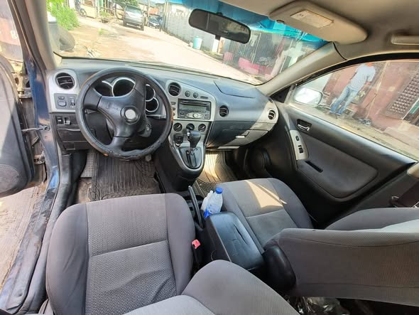 A picture of Toyota Matrix 04