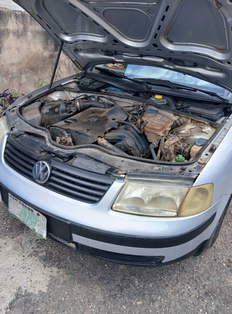 A picture of Volkswagen passat 2004
