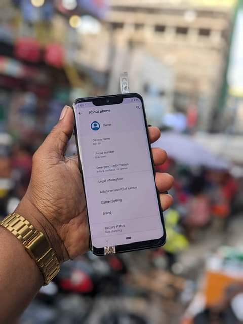 A picture of AQUOS ZERO