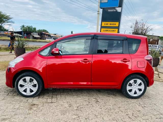 A picture of Toyota Ractis