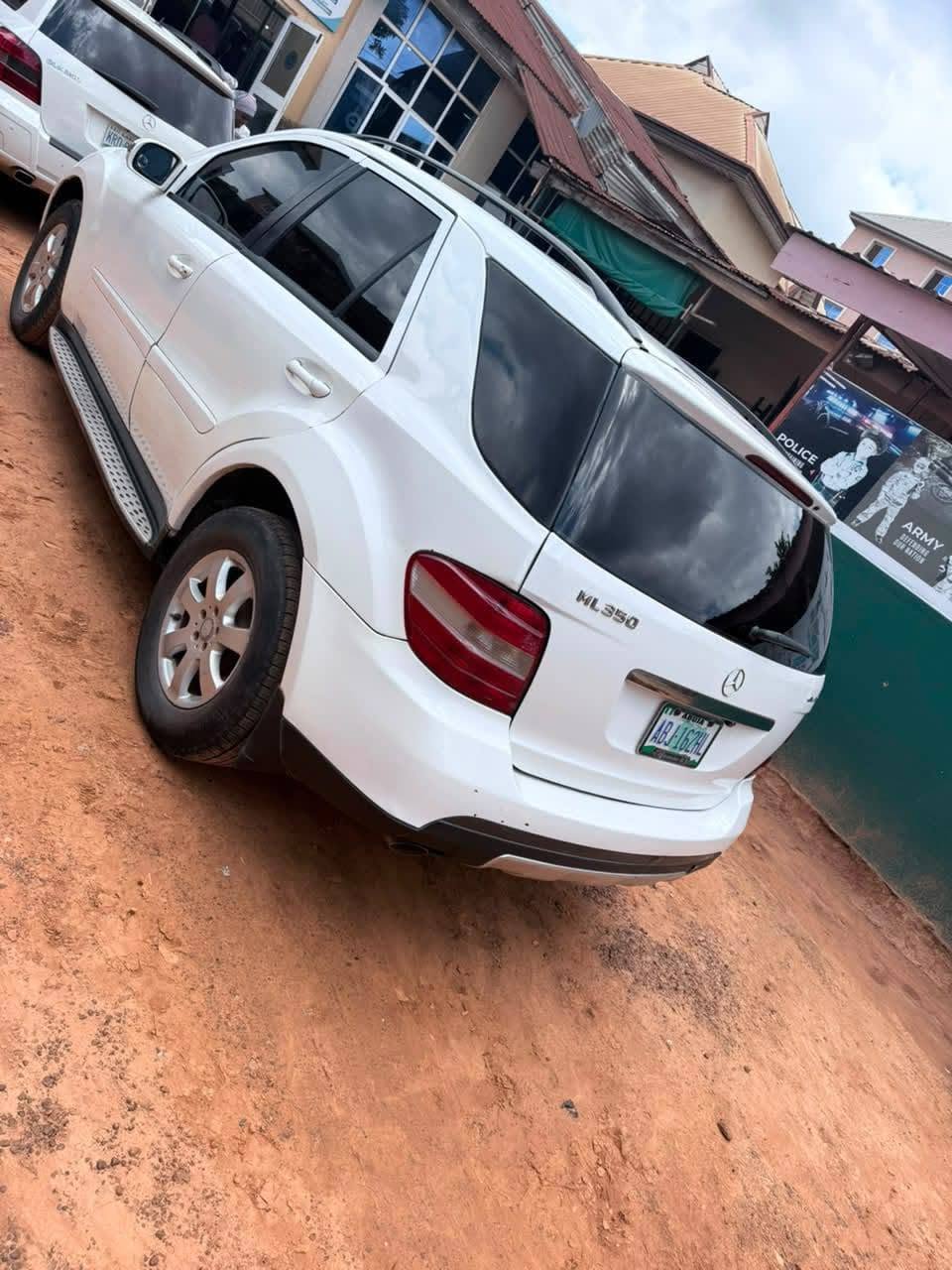 A picture of Mercedes Benz ML 350