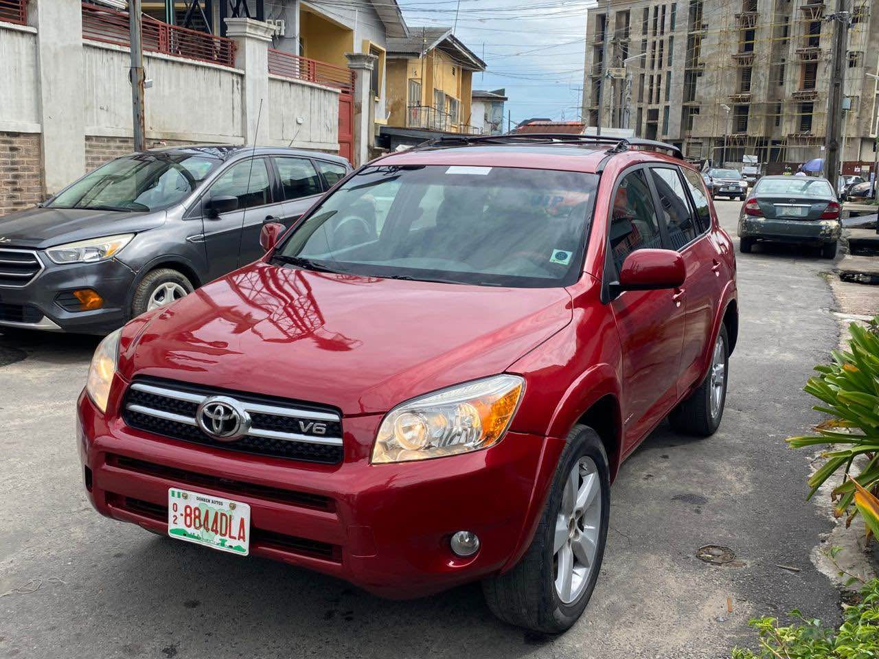 A picture of Toyota rav4 2008