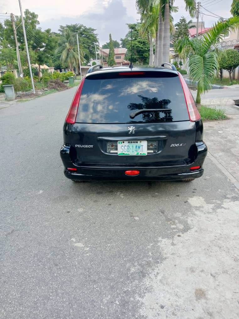 A picture of 2005 Peugeot 206